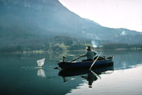 Barque sur le lac de Paladru